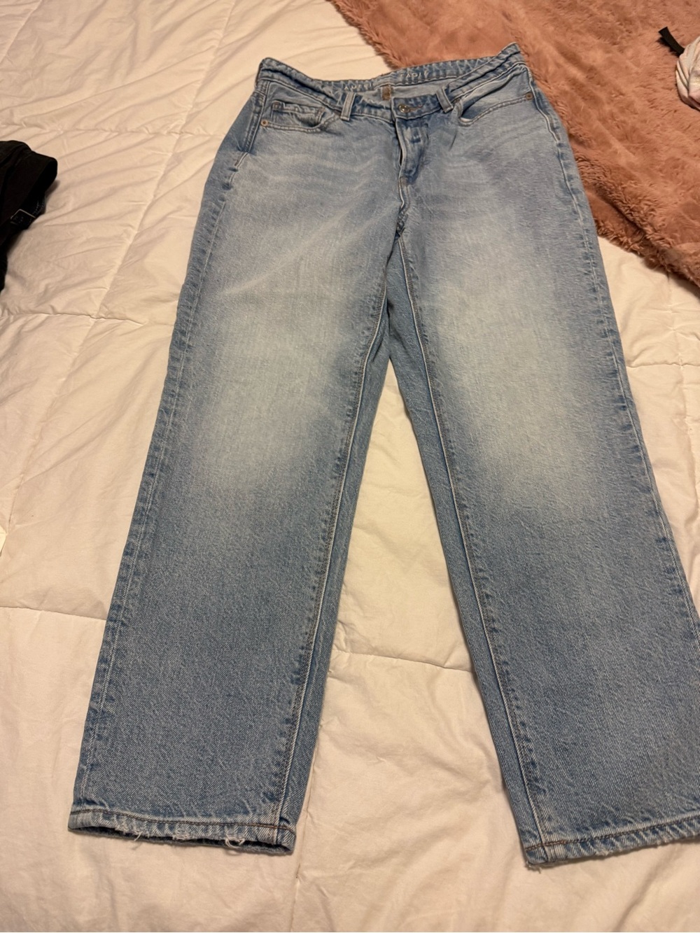 American Eagle Outfitters Light Wash Straight-Leg Jeans mom jeans